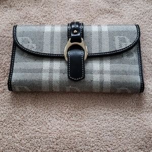 Dooney & Bourke wallet